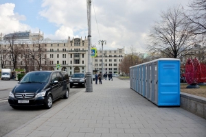 На период проведения фестивалей &quot;Московская весна&quot; и &quot;Рыбная неделя&quot; с 22 апреля по 24 мая, в центральной части города ГБУ &quot;Доринвест&quot; установлено 65 бесплатных туалетных кабин