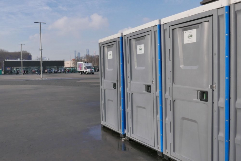 ГБУ &quot;Доринвест&quot; установило туалетные кабины для обеспечения торжественных мероприятий посвященных Дню образования войск национальной гвардии РФ