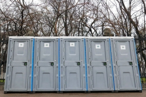 Для обеспечения праздничных мероприятий ГБУ &quot;Доринвест&quot; бло установлено 124 передвижных туалетных кабин
