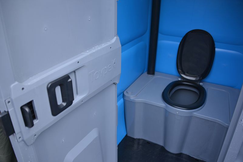 Туалетные кабины закупленные ГБУ Доринвест в 2015 году