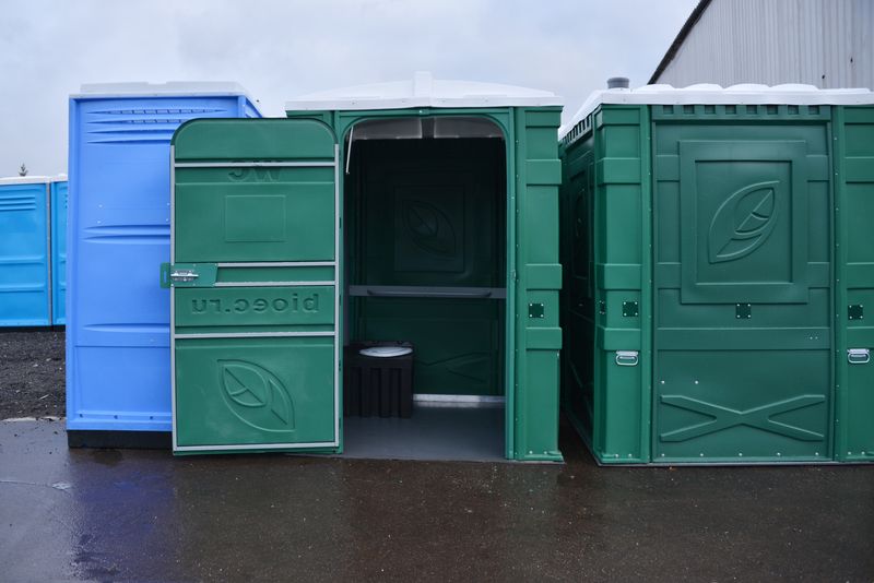 Туалетные кабины (биотуалеты) Toypek повышенного комфорта. Аренда, транспортировка, установка и обслуживание.