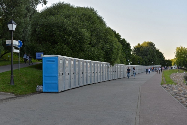 Для обеспечения VII Межрегионального творческого фестиваля славянских искусств &quot;Русское поле&quot; ГБУ &quot;Доринвест&quot; установило 350 туалетных кабин