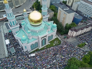 На время проведения религиозного праздника УРАЗА-БАЙРАМ на территории города Москвы ГБУ &quot;Доринвест&quot; произвело установку 255 передвижных компактных туалетных кабин