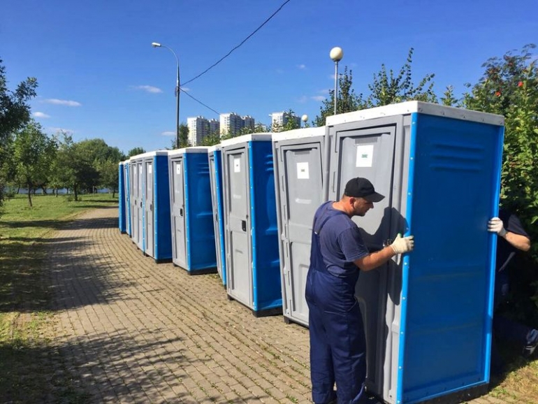 210 туалетных кабин было установлено для обеспечения исламского праздника Ураза-Байрам