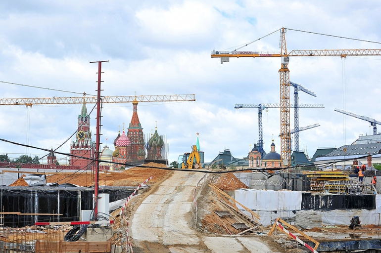 Собянин: Землю для парка &quot;Зарядье&quot; будут завозить баржами по Москве-реке