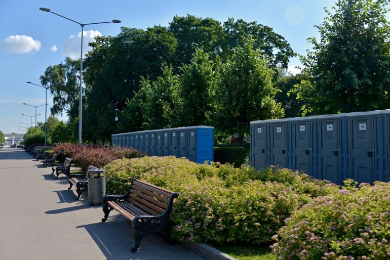 В парке Горького для проведения выпускного бала ГБУ &quot;Доринвест&quot; выставит 195 компактных передвижных туалетных кабин