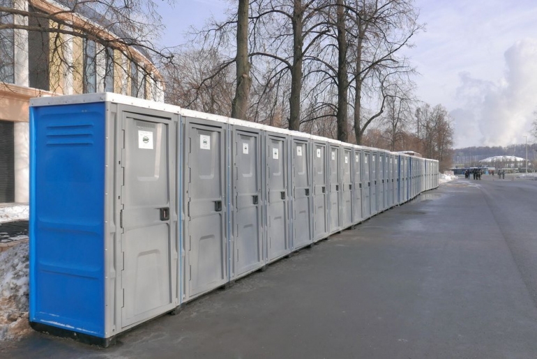 ГБУ &quot;Доринвест&quot; установлено 740 туалетных кабин для обеспечения товарищеского футбольного матча Россия-Бразилия