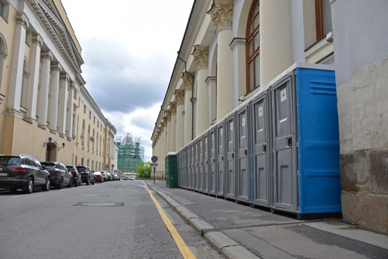 ГБУ &quot;Доринвест&quot; установил  передвижные туалетные кабины для обеспечения празнования Дня России