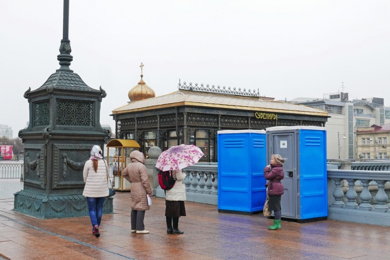 Для обеспечения мероприятий посвященных празднованию Пасхи ГБУ &quot;Доринвест&quot; установило 77 туалетных кабин